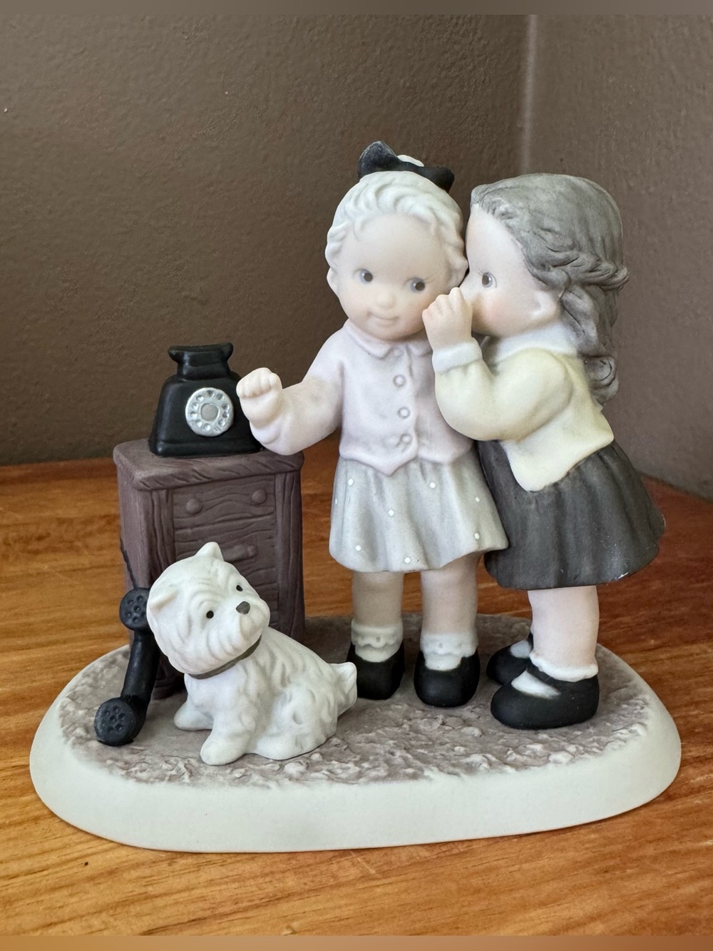 Pretty As A Picture figurine~Two Girls Whispering Kim Anderson #862843
